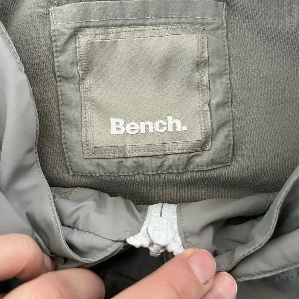 Bench/ Light grey vest/ Hidden zippered hood/ Size US X/L - Picture 10 of 16